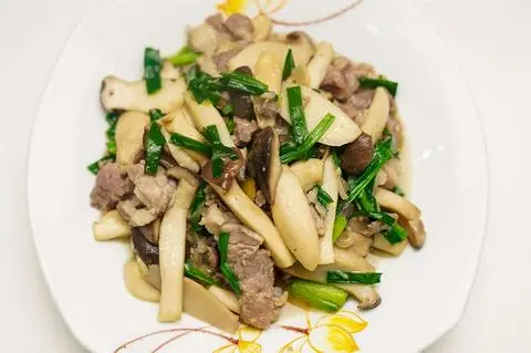 Hình ảnh Bò xào nấm