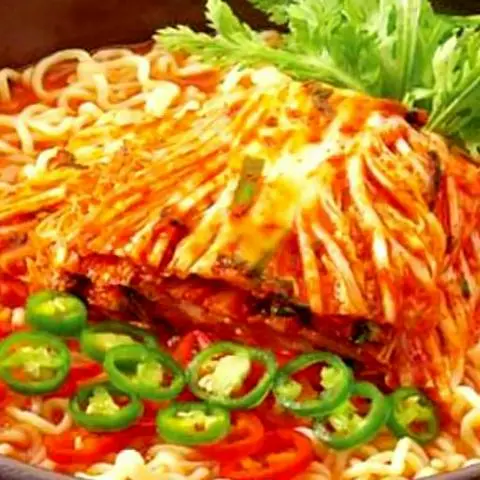 Hình ảnh 김치라면 .Mì gói Hàn Quốc nấu kim chi+trứng 