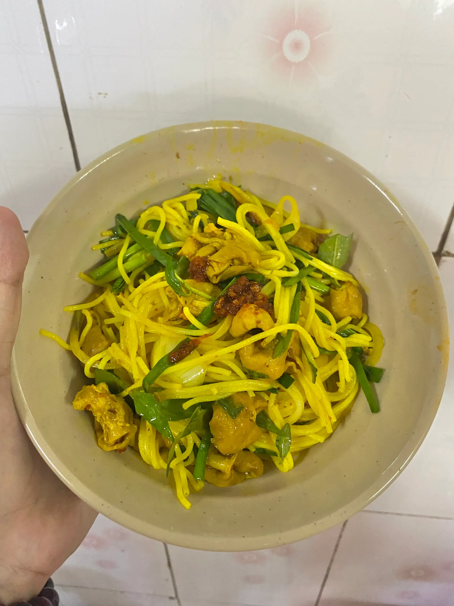 Hình ảnh Bún nghệ xào lòng