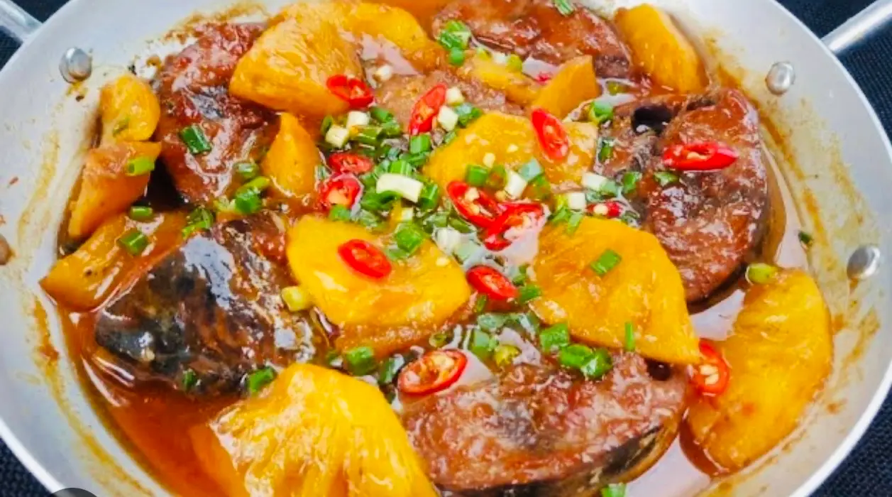 Hình ảnh Cơm cá ngừ kho thơm