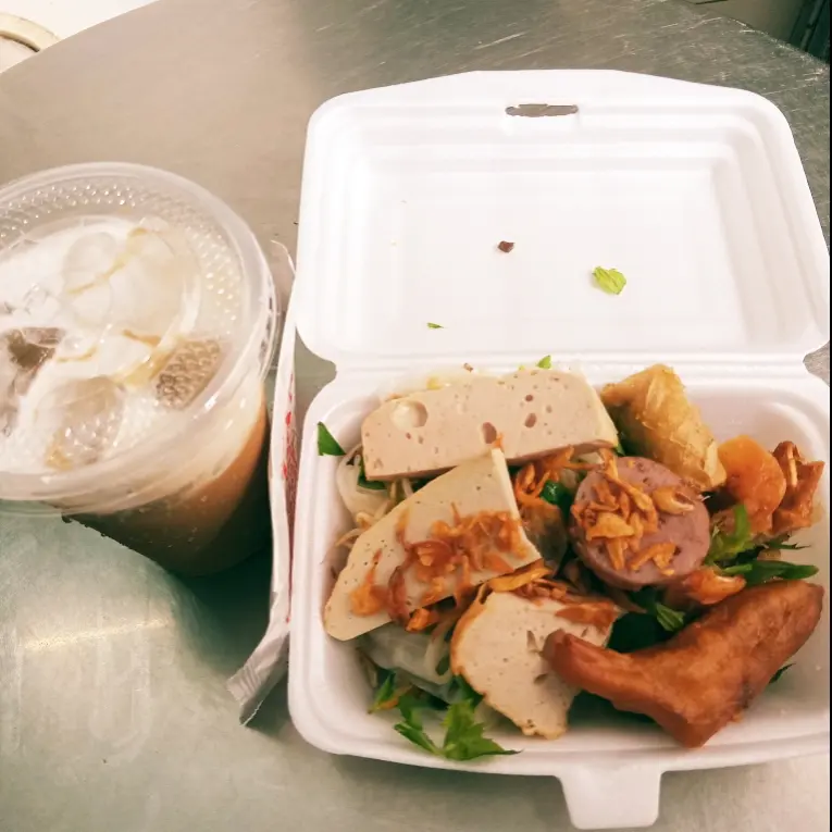 Hình ảnh Combo bánh cuốn full topping - cafe muối - khăn lạnh