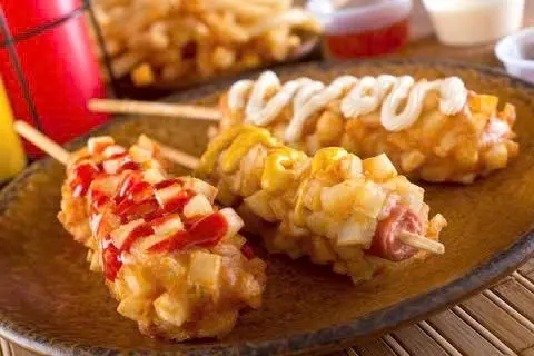 Hình ảnh Hotdog xúc xích phủ khoai tây