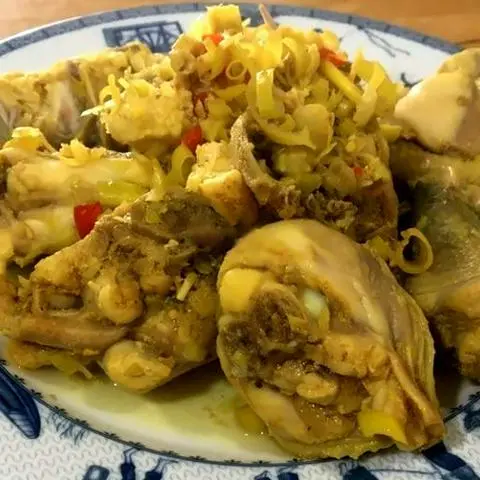 Hình ảnh Cơm gà kho(sả or gừng)