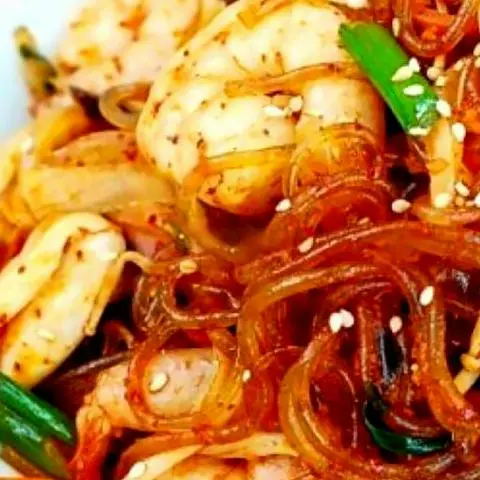 Hình ảnh 해물잡채 .Miến xào Hàn Quốc với hải sản+món ăn phụ