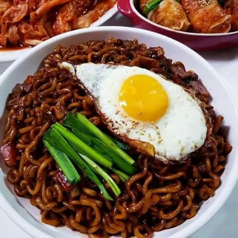Hình ảnh Mì Tương Đen Trứng Chiên