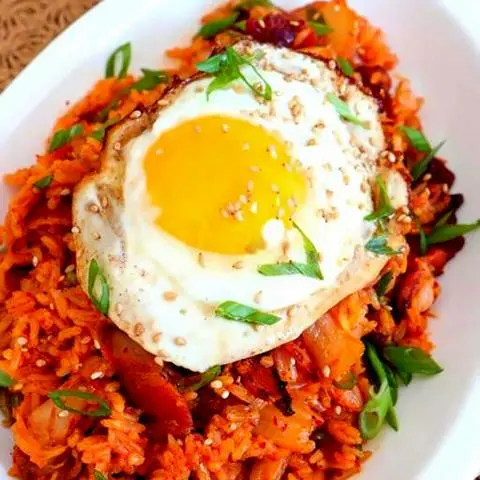 Hình ảnh 김치볶음밥 . Cơm chiên kim chi+mon ăn phụ
