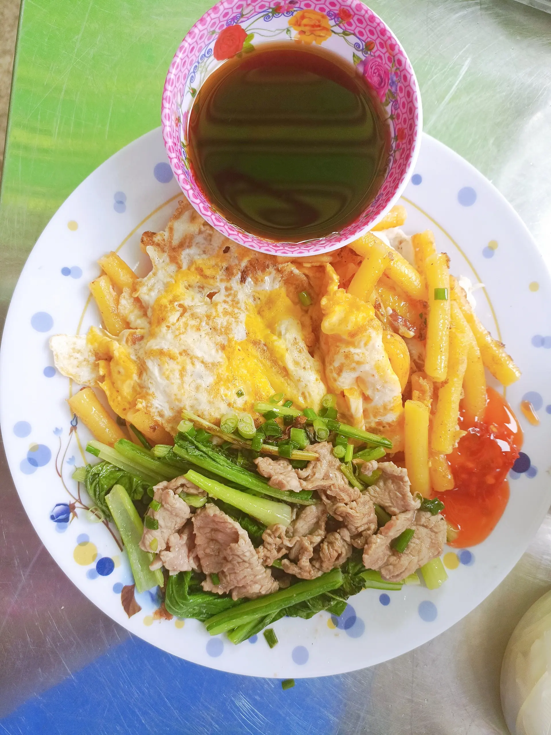 Hình ảnh Nui xào bò - trứng