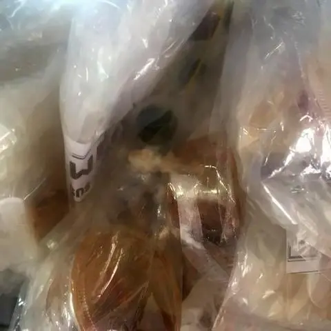 Hình ảnh Bánh tráng  phơi sương chấm truyền thống có hũ chấm pha sẵn
