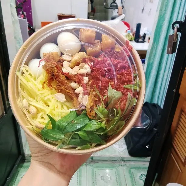 Hình ảnh Bánh tráng phơi sương trộn  tóp mỡ +khô bò+khô mực