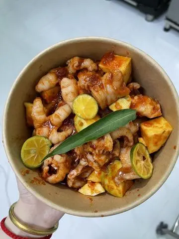 Hình ảnh Chân Gà Rút Xương Sốt Thái ( Size Vừa )