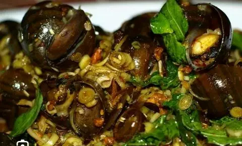 Hình ảnh Ốc bươu xào sả ớt