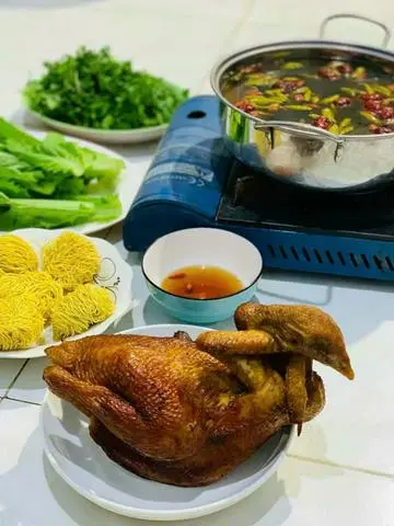 Hình ảnh Lẩu gà ta tiềm ớt hiểm