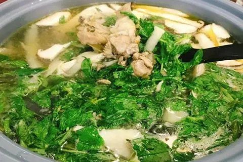 Hình ảnh Lẩu  Gà Ớt Hiểm 1 Con