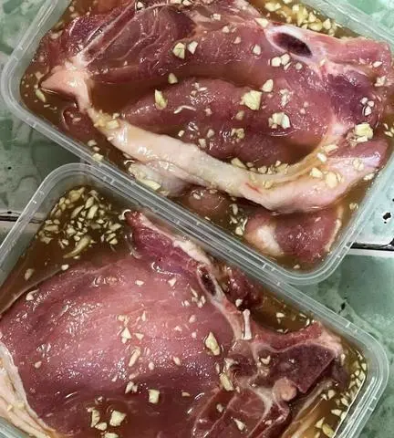 Hình ảnh 1kg cốtlết ướp sẵn