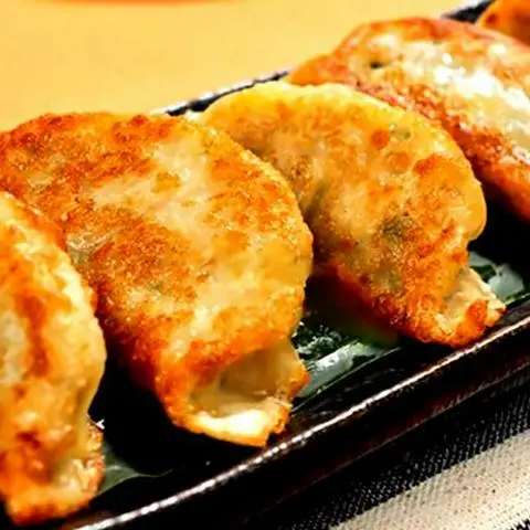 Hình ảnh 군만두 . Há cảo  Hàn Quốc chiên+kimchi