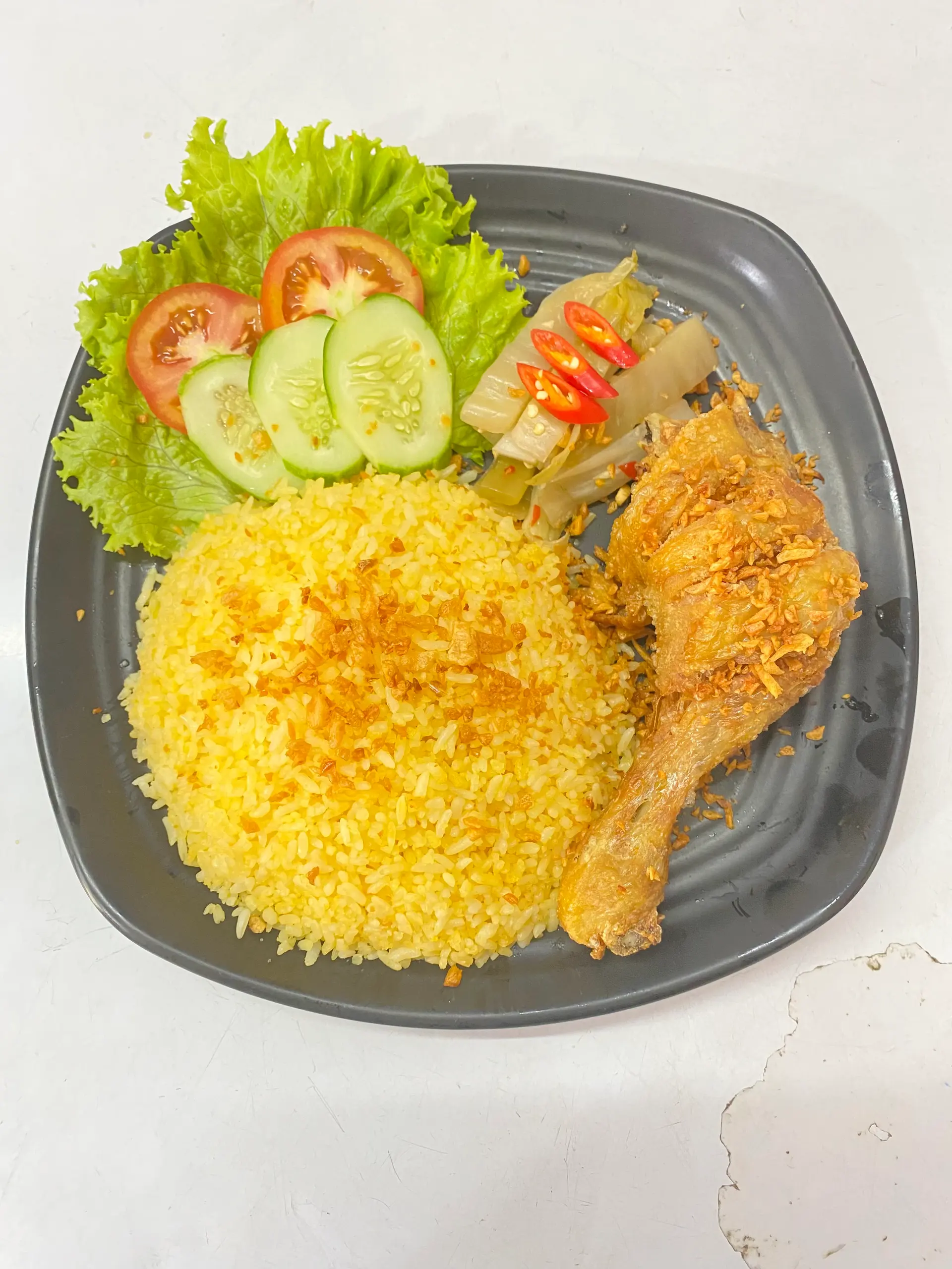 Hình ảnh Cơm đùi gà sốt mắm tỏi