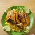 Hình ảnh Cơm chiên đùi gà chiên nước mắm - xá xíu