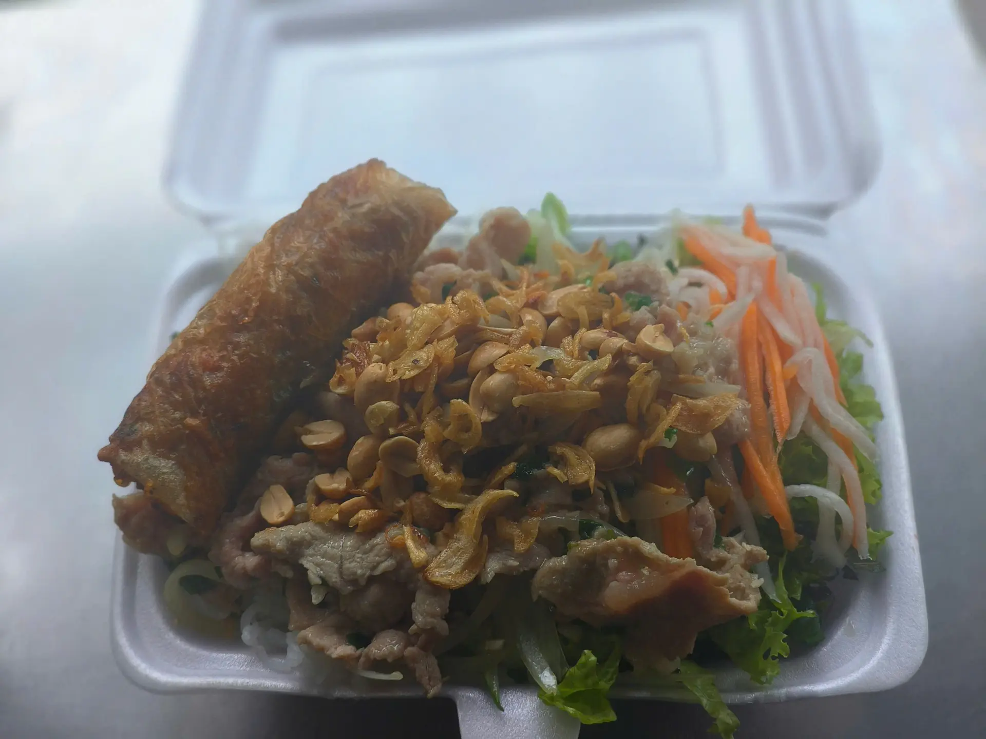 Hình ảnh Bún thịt xào - nem rán (chả giò)