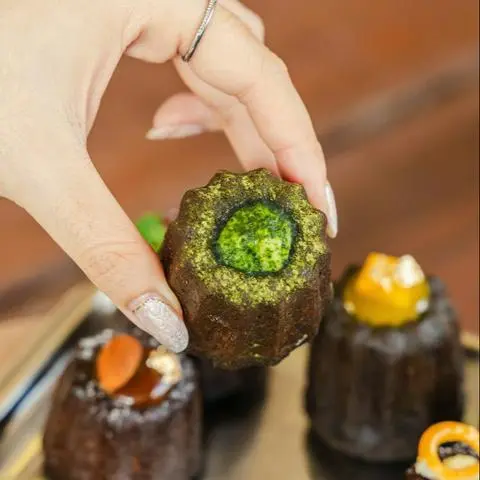 Hình ảnh Caneles Trà xanh - Sốt Trà xanh
