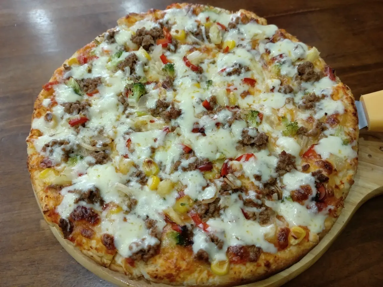 Hình ảnh Pizza bò - thịt xông khói