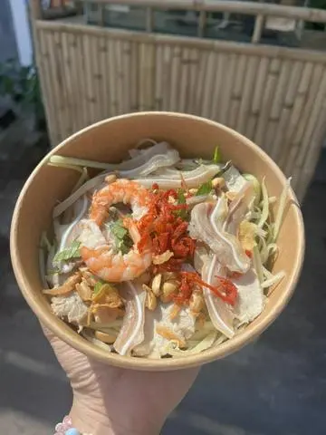 Hình ảnh Gỏi đu đủ tôm thịt tai heo khô bò