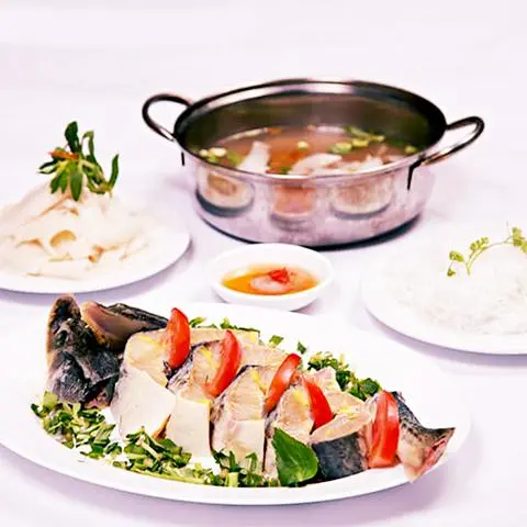 Hình ảnh lẩu cá tầm nấu măng chua