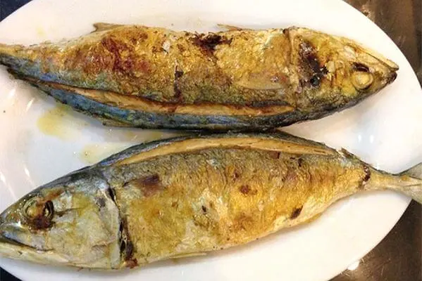 Hình ảnh cơm cá hấp chiên