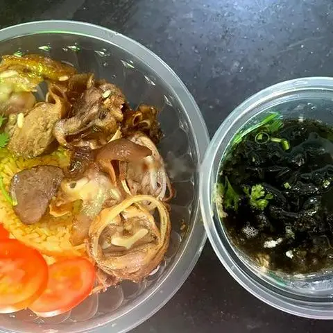 Hình ảnh Cơm trộn phá lấu canh rong biển
