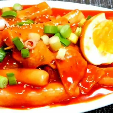 Hình ảnh Bánh gạo truyền thống Hàn Quốc tokbokki