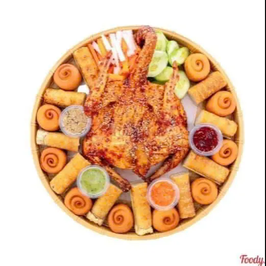 Hình ảnh Combo gà quay lên mẹt