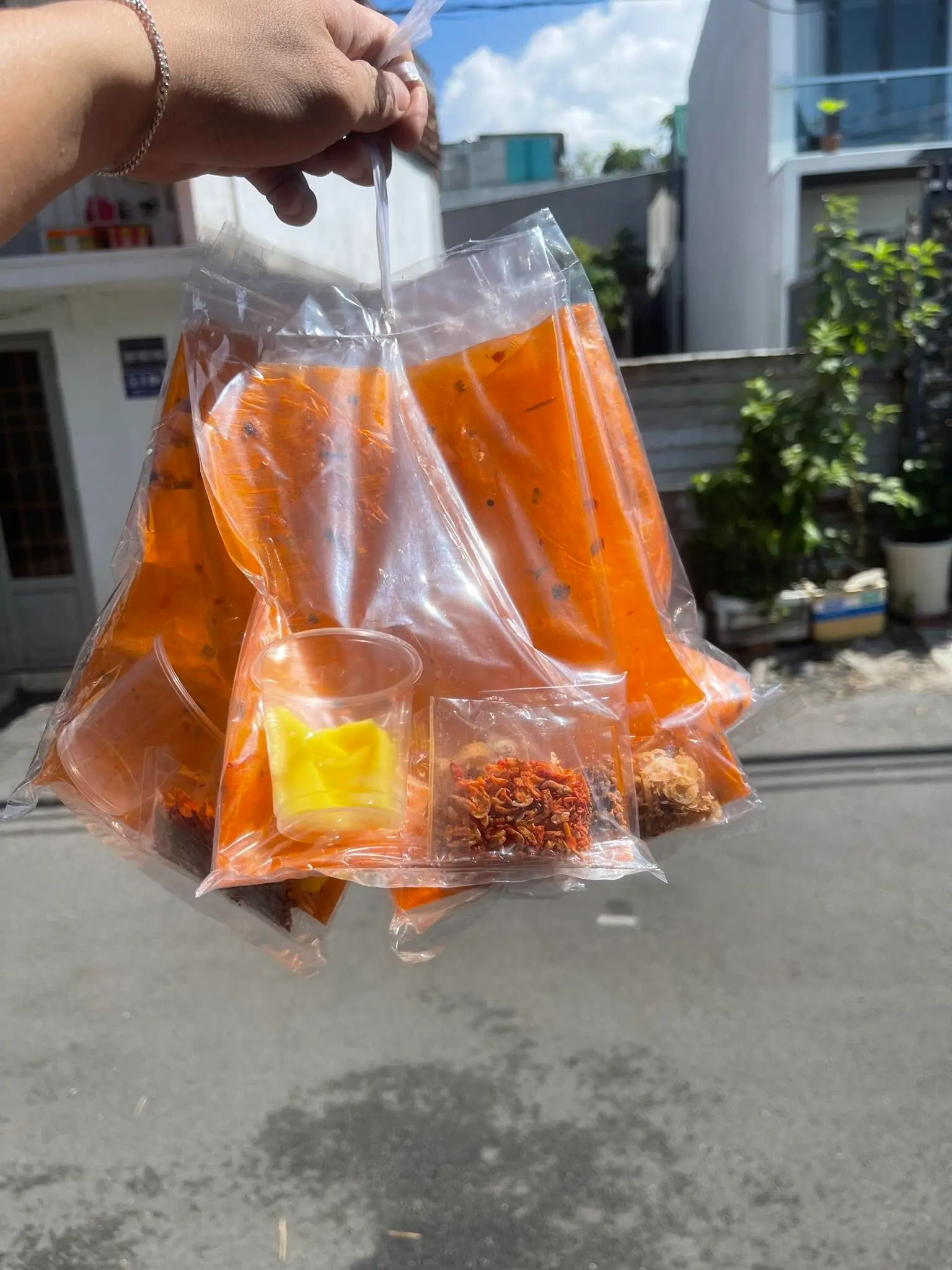 Hình ảnh Bánh tráng bơ chấm
