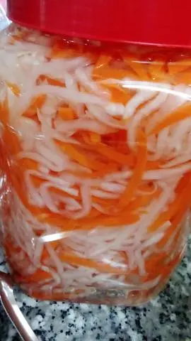 Hình ảnh củ cải và cà rốt muối chua 1 bị 