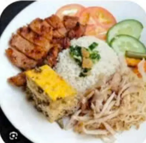 Hình ảnh cơm tấm sườn trứng ốp la và trứng kho 