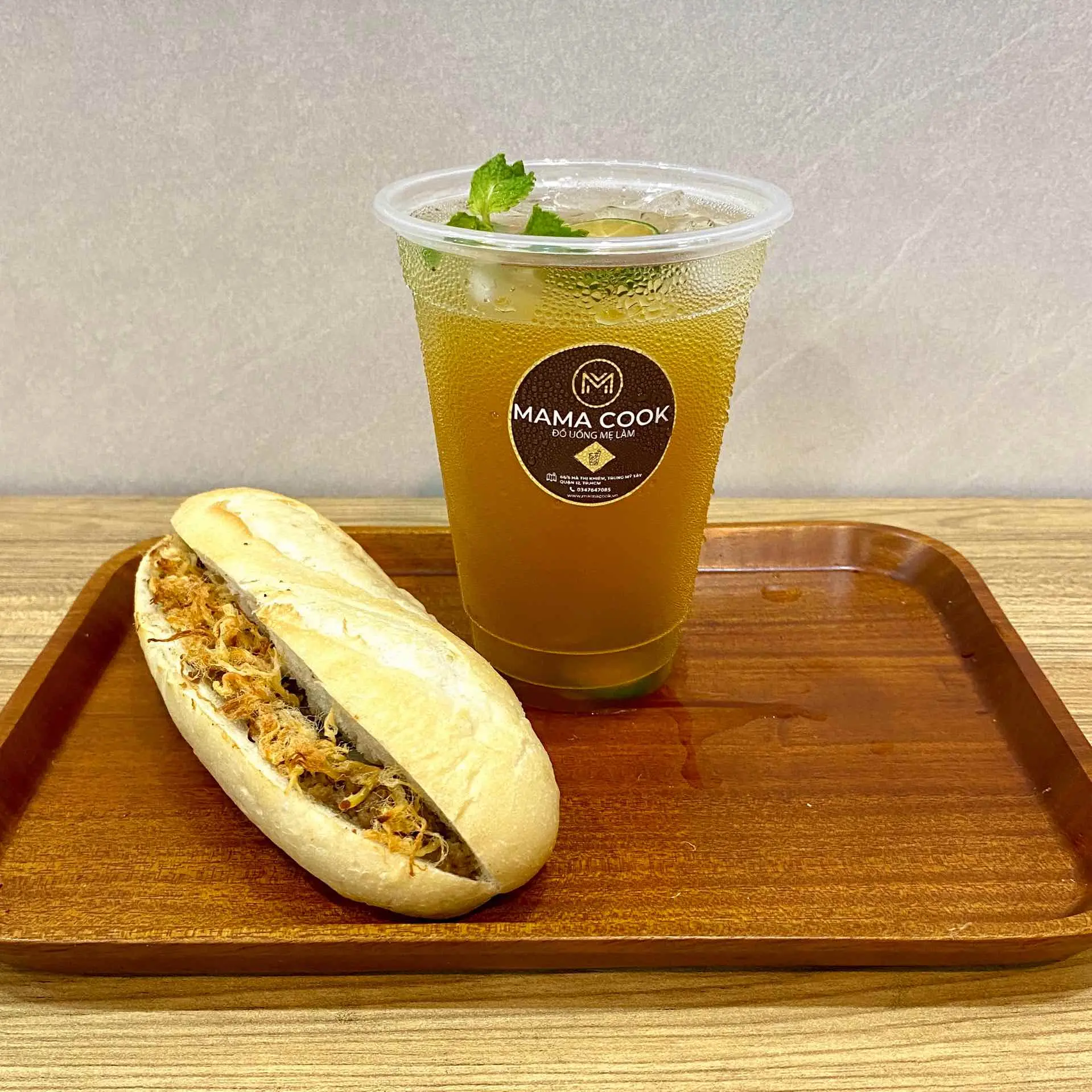 Hình ảnh Combo bánh mì tươi nướng giòn pate cột đèn - trà tắc