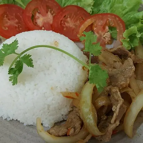 Hình ảnh Cơm Bò Xào Củ Hành