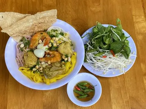 Hình ảnh Mì quảng thịt - trứng cút