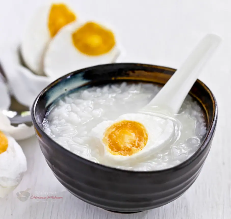 Hình ảnh Cháo hột vịt muối ( Cháo lá dứa+ 1 hột vịt muối)