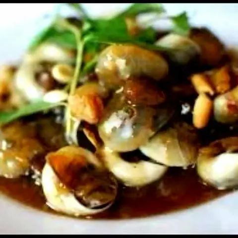 Hình ảnh Ốc mỡ xào me