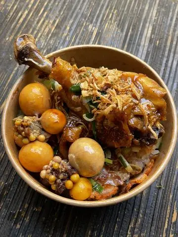 Hình ảnh Xôi Đùi Gà + Trứng Non