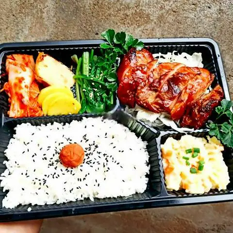 Hình ảnh Gà Xông Khói Teriyaki Bento + Soup Miso