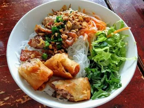 Hình ảnh bún thịt nướng chả giò 