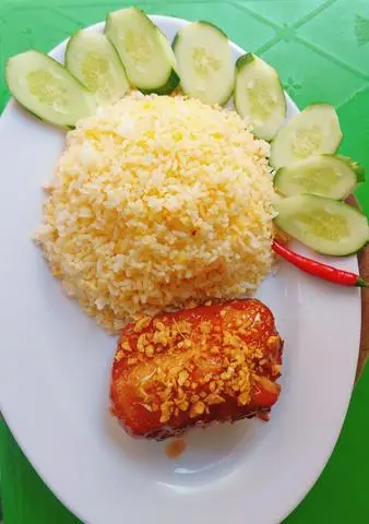 Hình ảnh Cơm Gà Sốt Mắm Tỏi ( Má Đùi lớn )