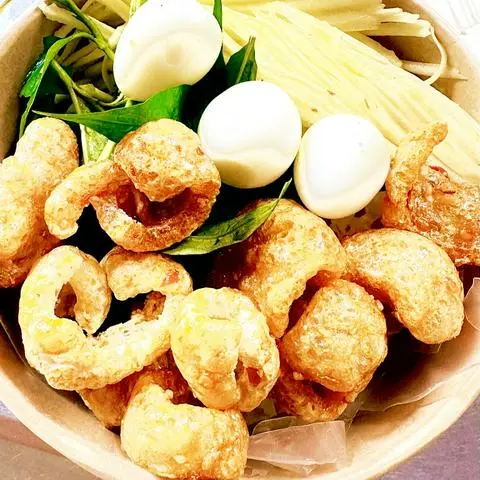 Hình ảnh Bánh tráng ps trộn tré + Da heo mắm tỏi