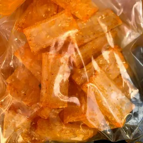 Hình ảnh Bánh tráng phô mai ống cay áo mè