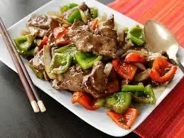 Hình ảnh Cơm heo sốt tiêu đen