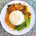 Hình ảnh Cơm heo quay kho cải chua chay
