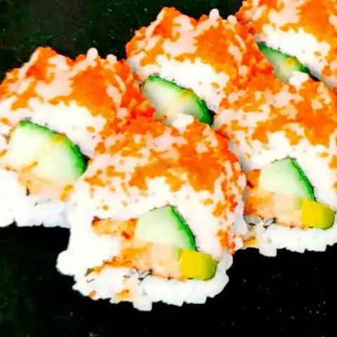 Hình ảnh Cuộn cá hồi sốt cay M15