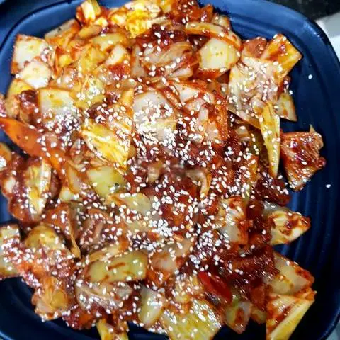 Hình ảnh 오삼볶음 . Bạch tuộc với thịt heo xào cay+mì cúc su +món ăn phụ