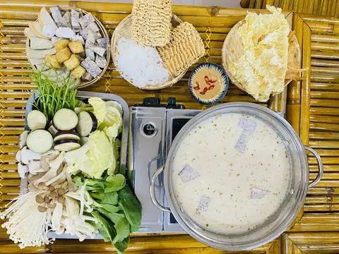 Hình ảnh Chả bỏ lẩu thêm