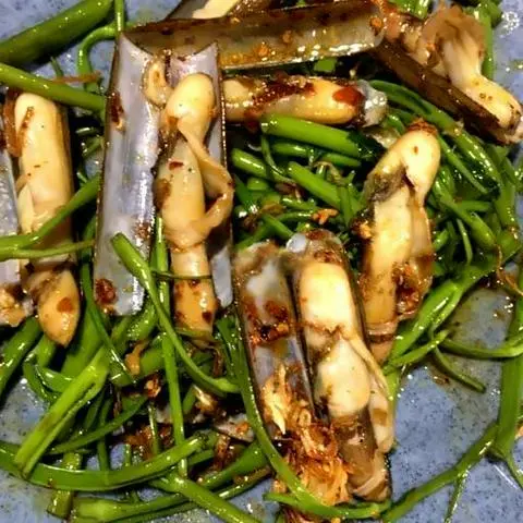 Hình ảnh Ốc mống tay xào rau muống 